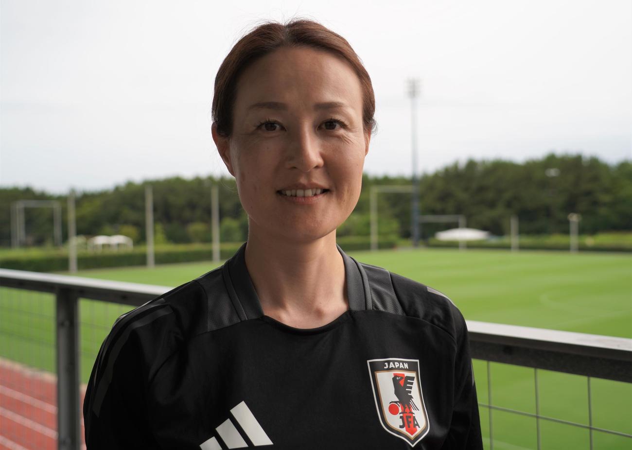 パリ五輪女子サッカー日本代表なでしこジャパンの宮本ともみコーチ（撮影・佐藤成）