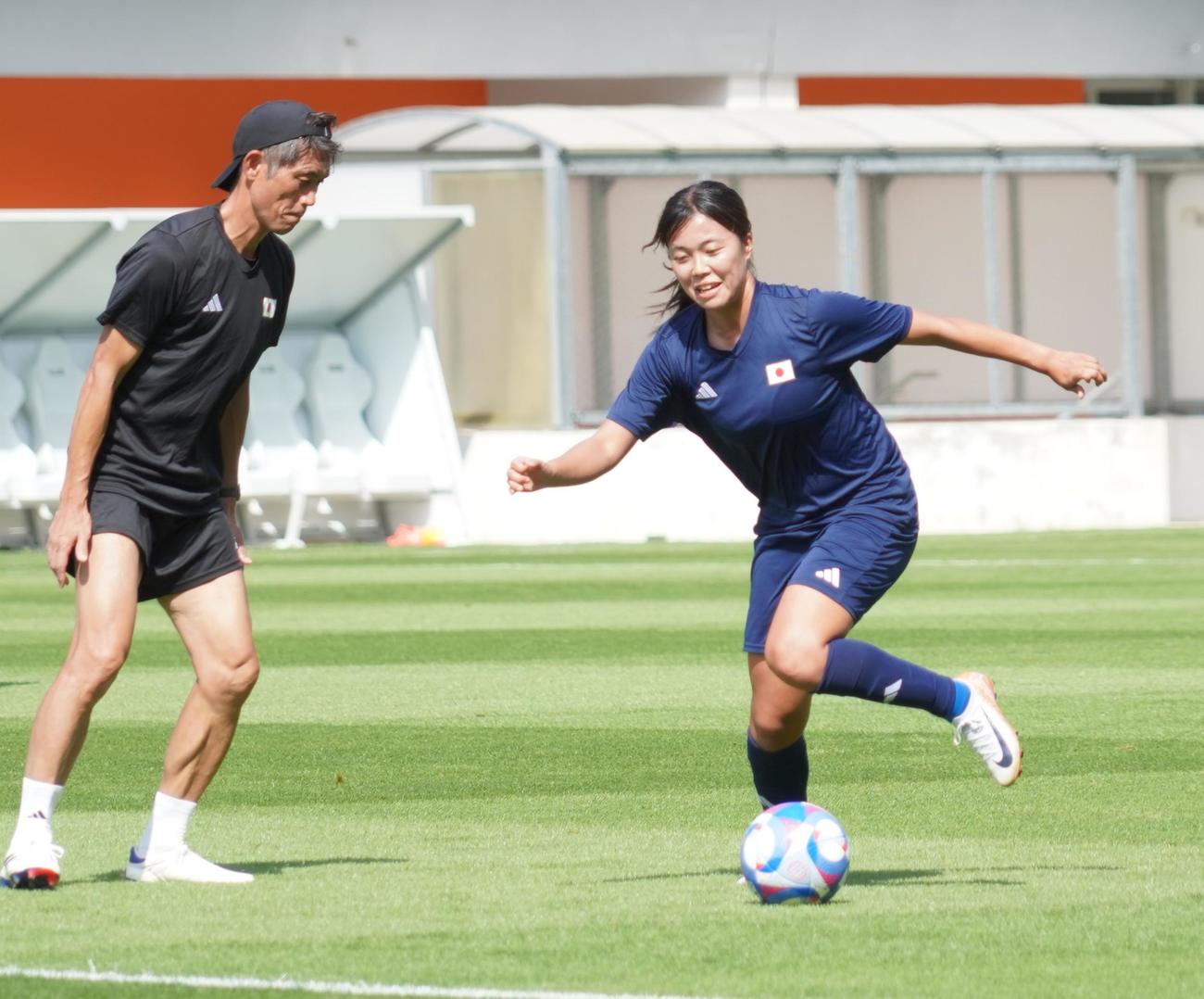 1次リーグ第3戦ナイジェリア戦に向けて調整するパリ五輪女子サッカー日本代表なでしこジャパンMF谷川萌々子（撮影・佐藤成）
