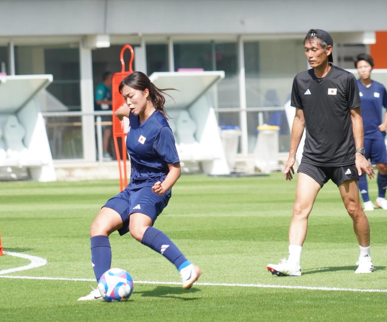 1次リーグ第3戦ナイジェリア戦に向けて調整するパリ五輪女子サッカー日本代表なでしこジャパンMF谷川萌々子（撮影・佐藤成）