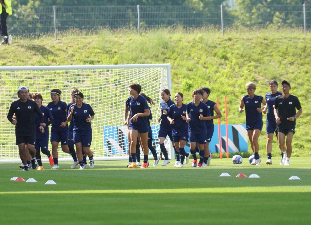 1次リーグ第3戦ナイジェリア戦に向けて調整するパリ五輪女子サッカー日本代表なでしこジャパン（撮影・佐藤成）