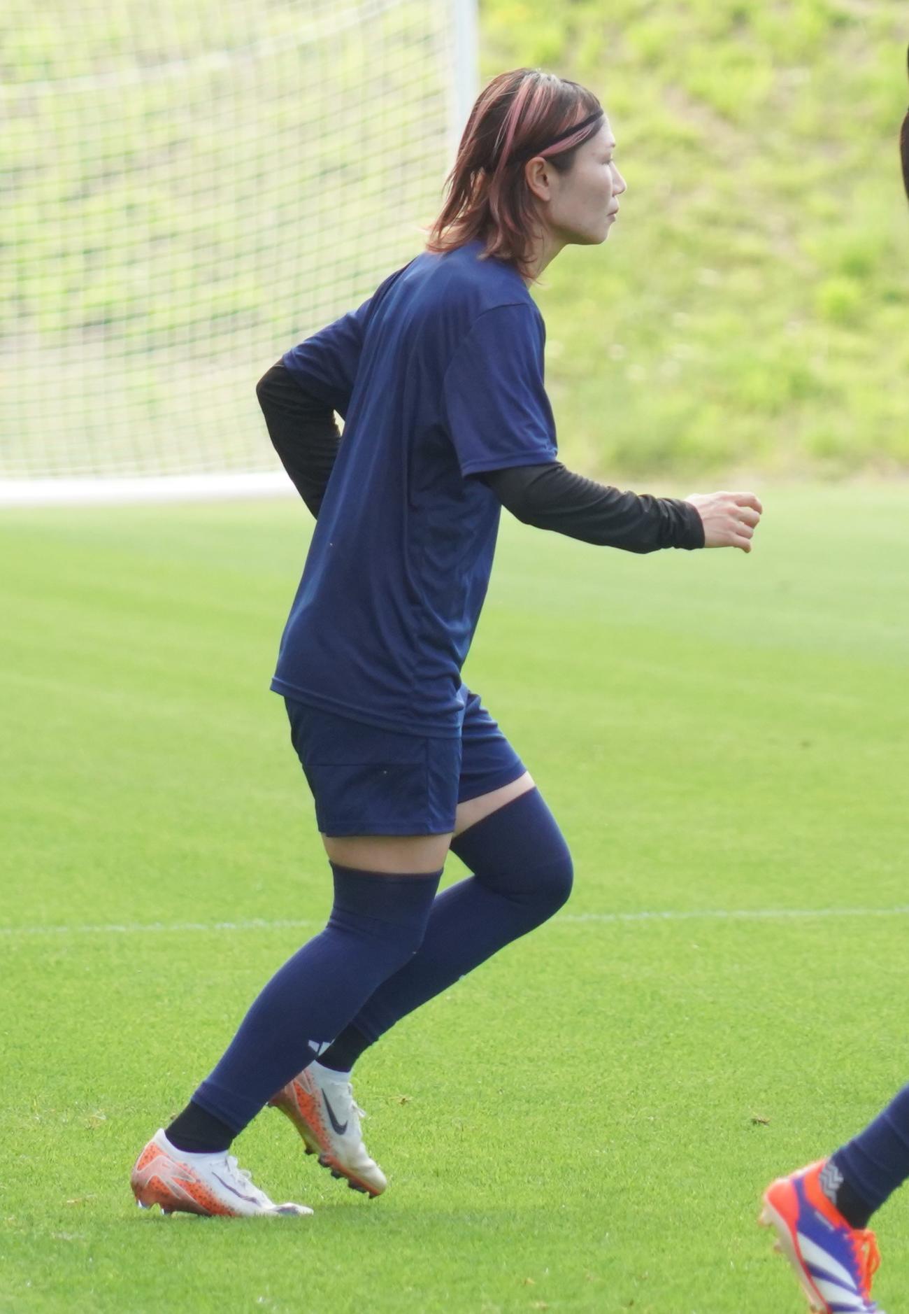 1次リーグ第3戦ナイジェリア戦に向けて調整するパリ五輪女子サッカー日本代表なでしこジャパンDF守屋都弥（撮影・佐藤成）