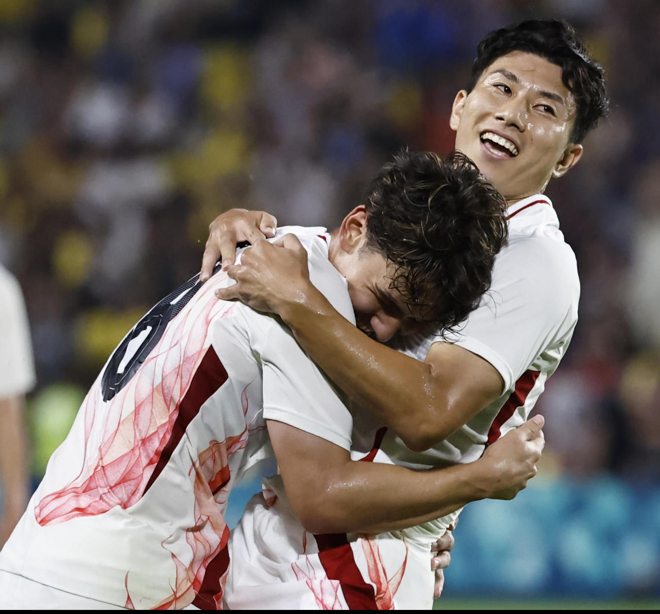 ゴールを仲間と喜び合う細谷（AP)