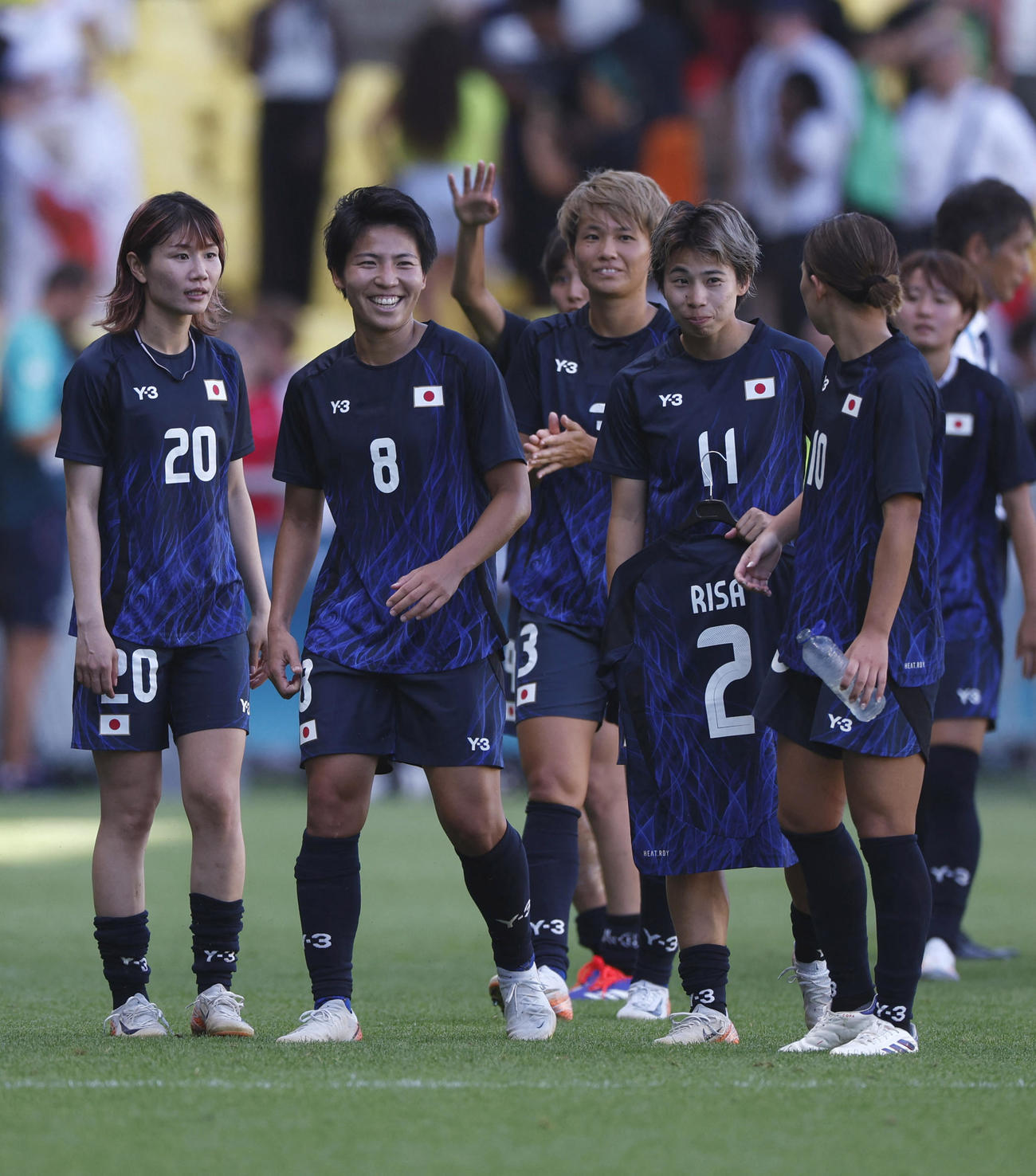 日本－ナイジェリア　試合に勝利し、喜び合う日本選手たち（ロイター）