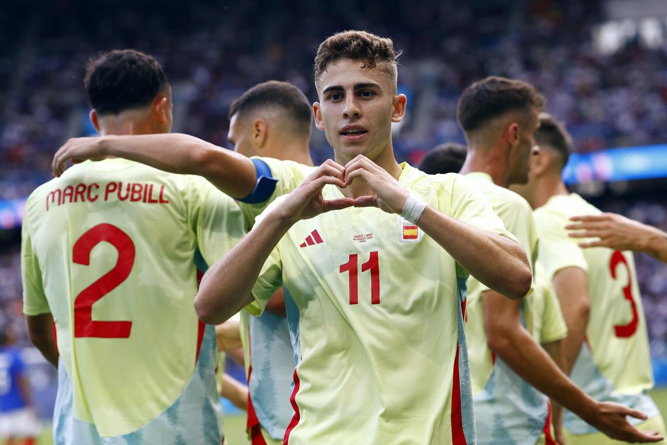 フランス対スペイン　前半、同点ゴールを決め喜ぶスペイン・F・ロペス（ロイター）