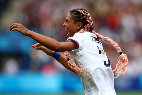 パリ五輪女子サッカー優勝のロッドマン、元NBAスターだった父との現在