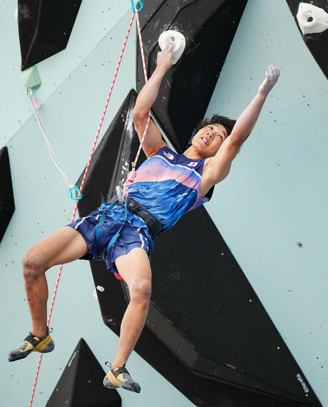 スポーツクライミング男子ボルダー・リード決勝、リードに臨む安楽（撮影・垰建太）
