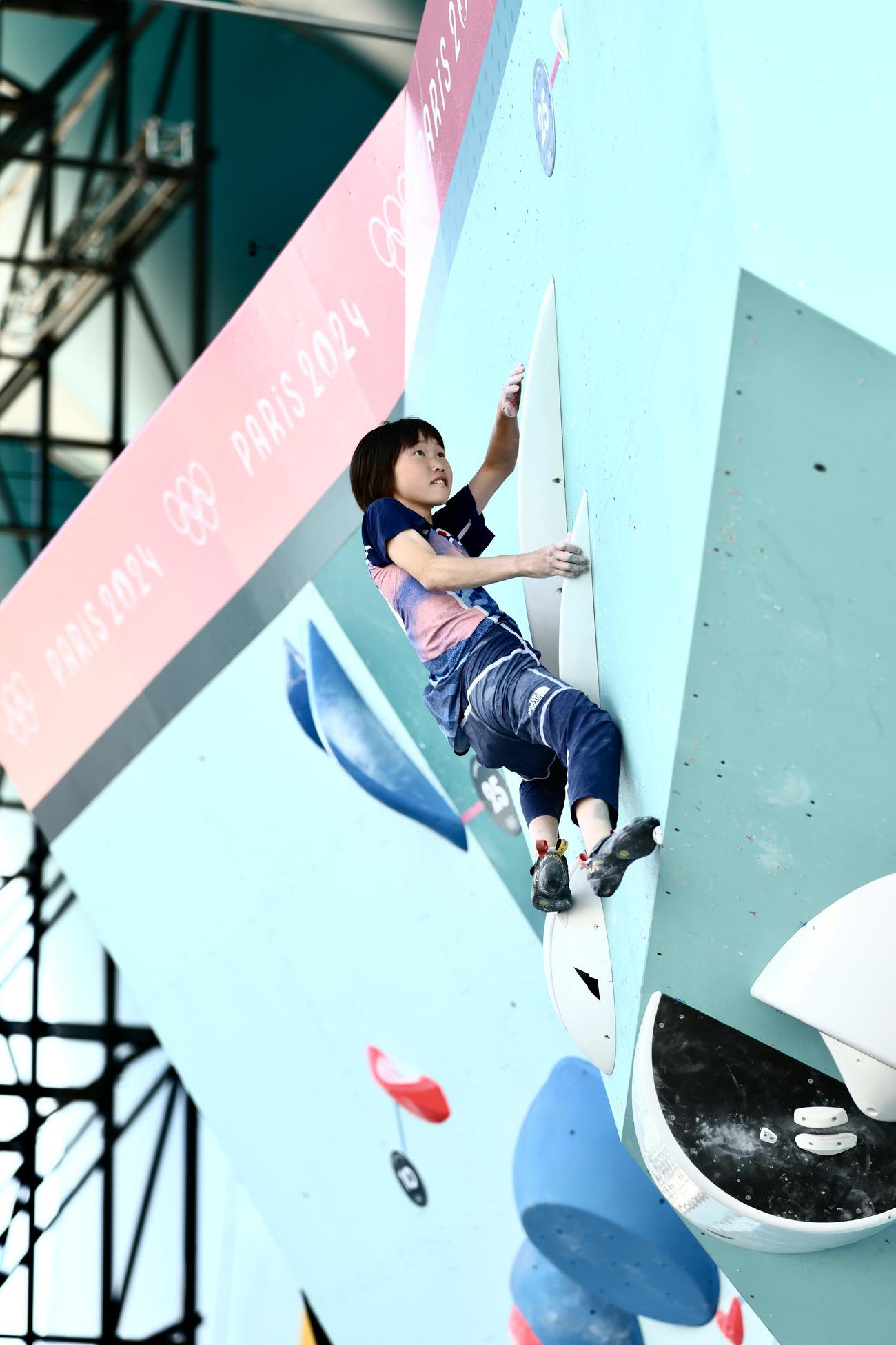 女子リード、ボルダー決勝戦　ボルダー課題3に臨む森（撮影・河田真司）