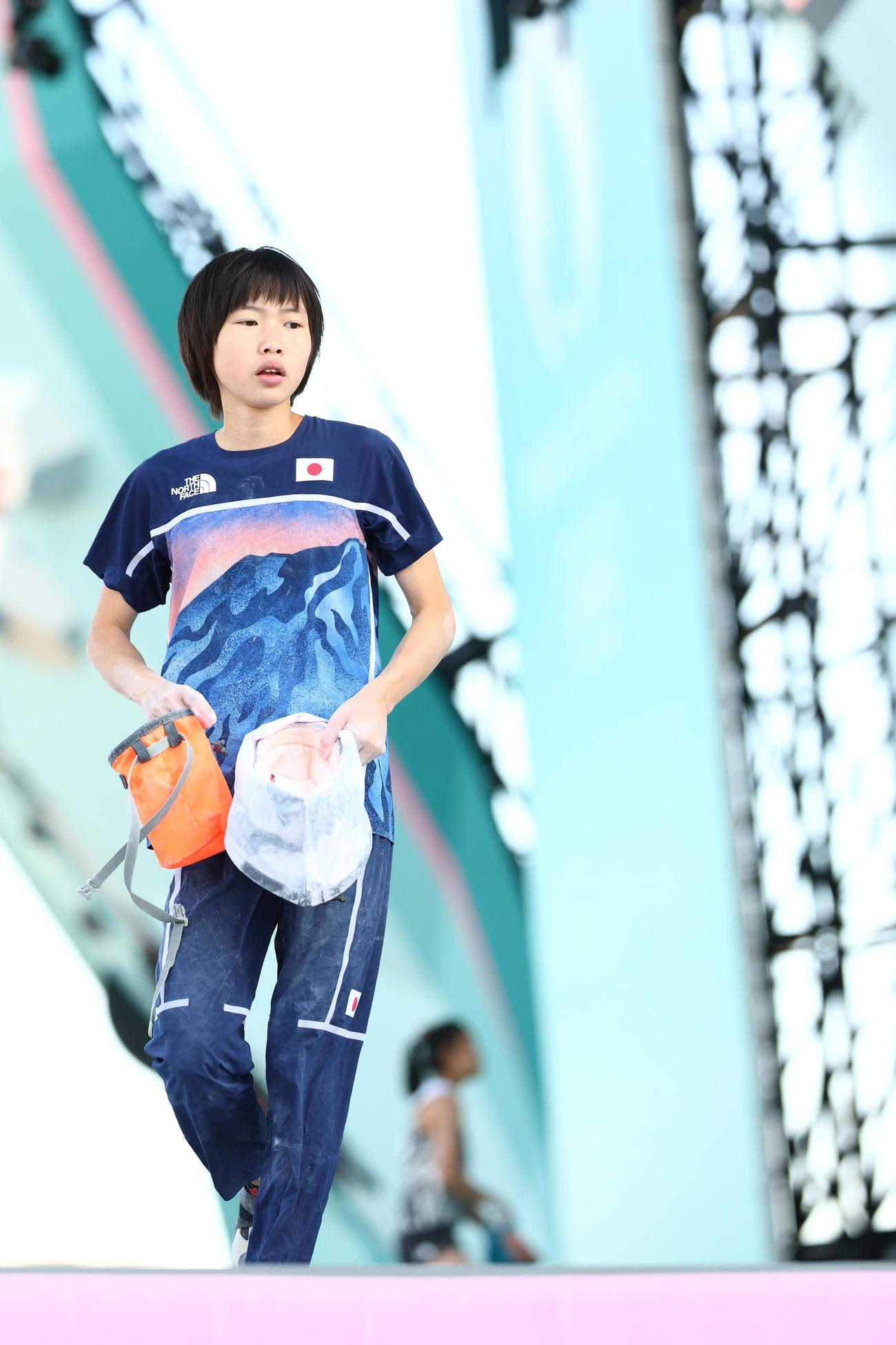 女子リード、ボルダー決勝戦　ボルダー課題3に臨む森（撮影・河田真司）