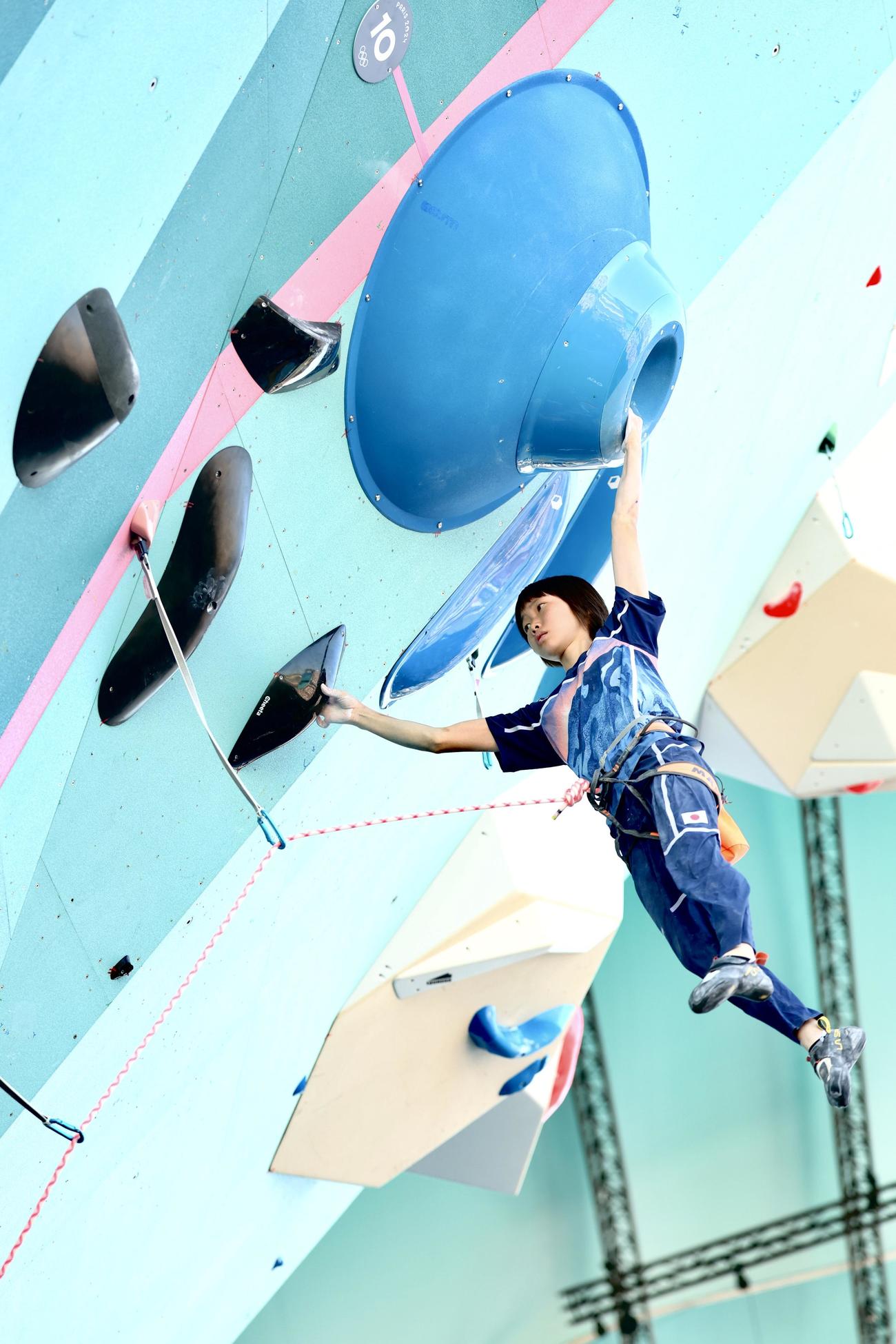 女子リード、ボルダー決勝戦　リードに臨む森（撮影・河田真司）