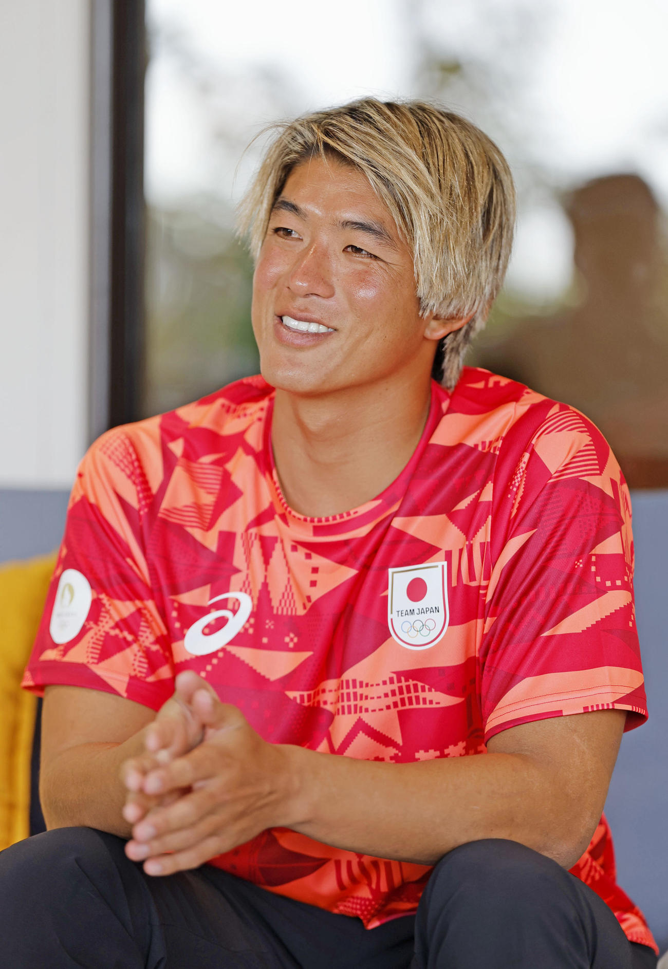 記者会見するサーフィン男子の五十嵐カノア（共同）