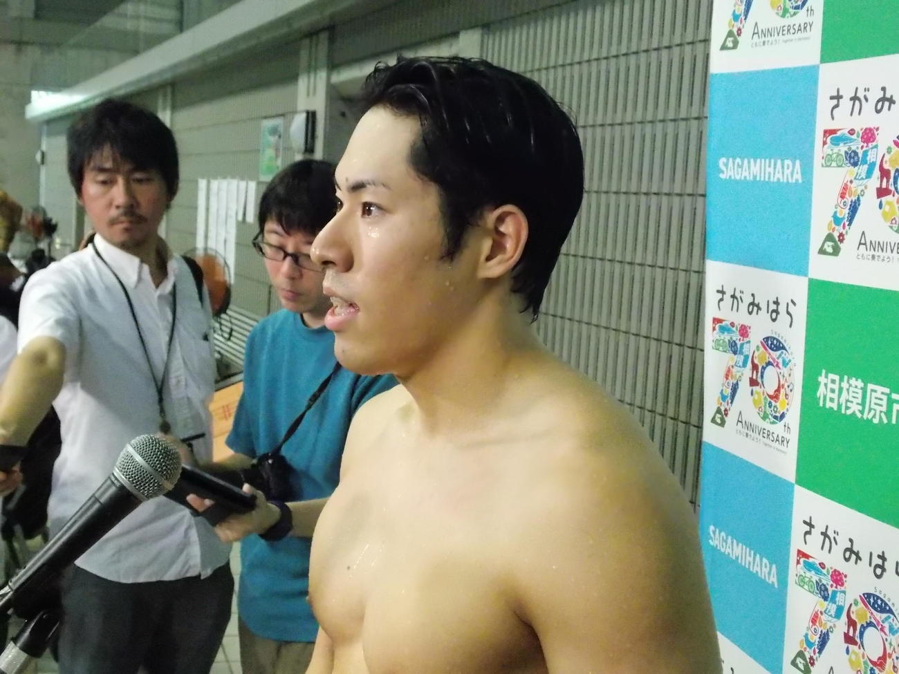 サマーチャレンジ記録会の男子200メートルバタフライに臨んだ本多灯（右）（撮影・松本航）