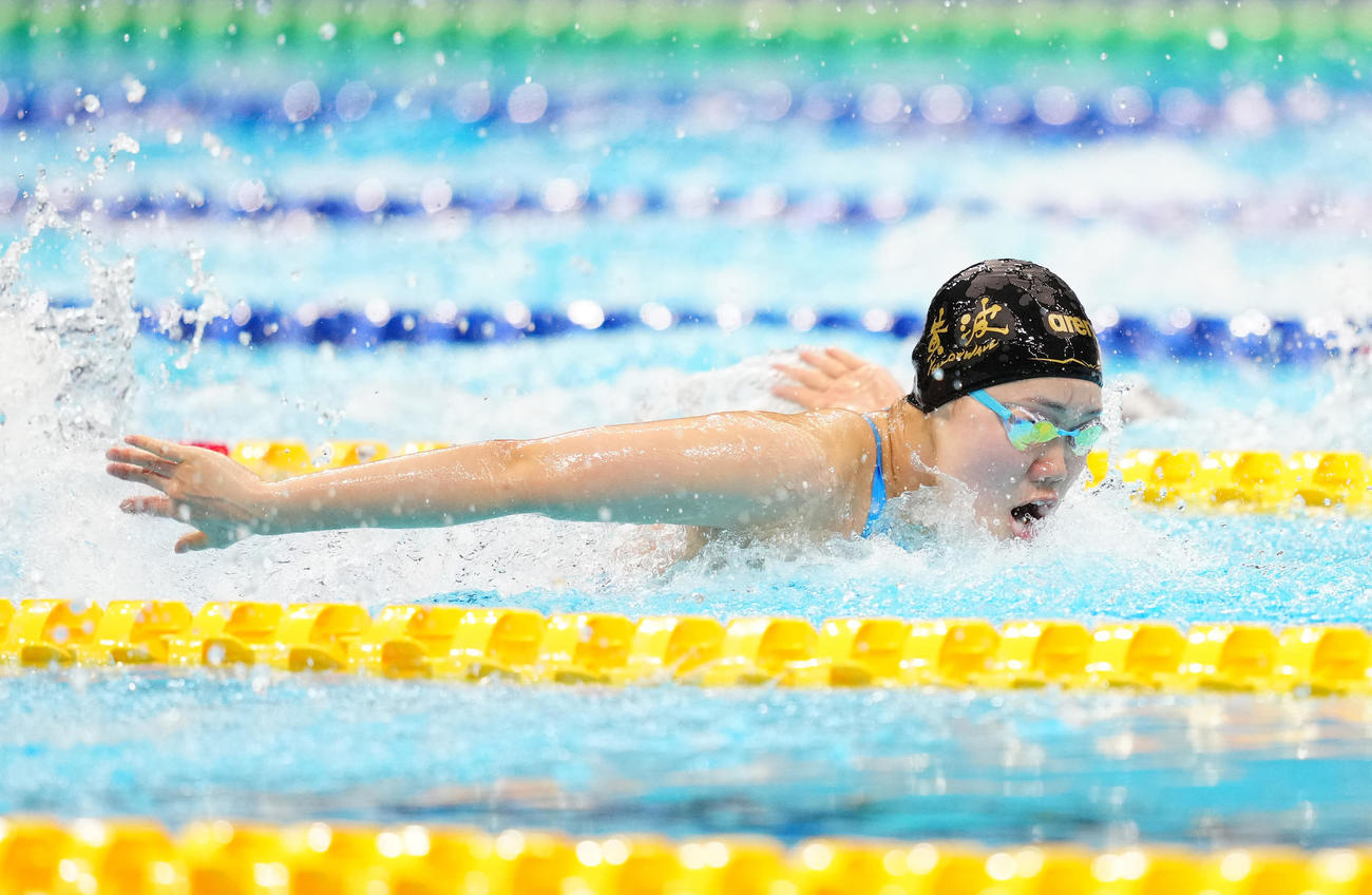 3月、パリ五輪代表選考会の女子100メートルバタフライで力泳する平井
