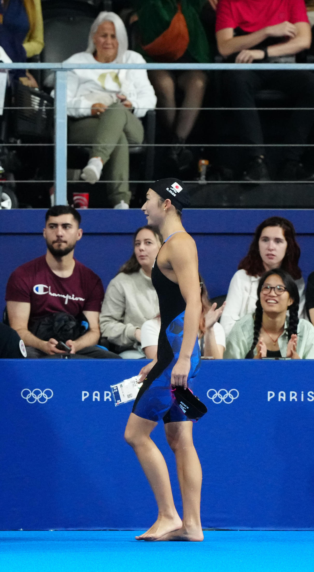 女子バタフライ100メートル予選3組で7着となり引き揚げる池江（撮影・江口和貴）