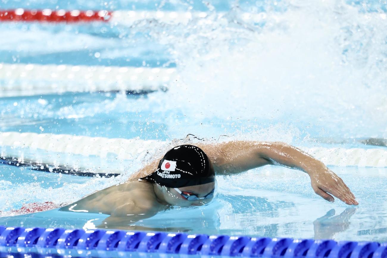 男子200メートル自由形準決勝　力泳する松元（撮影・河田真司）