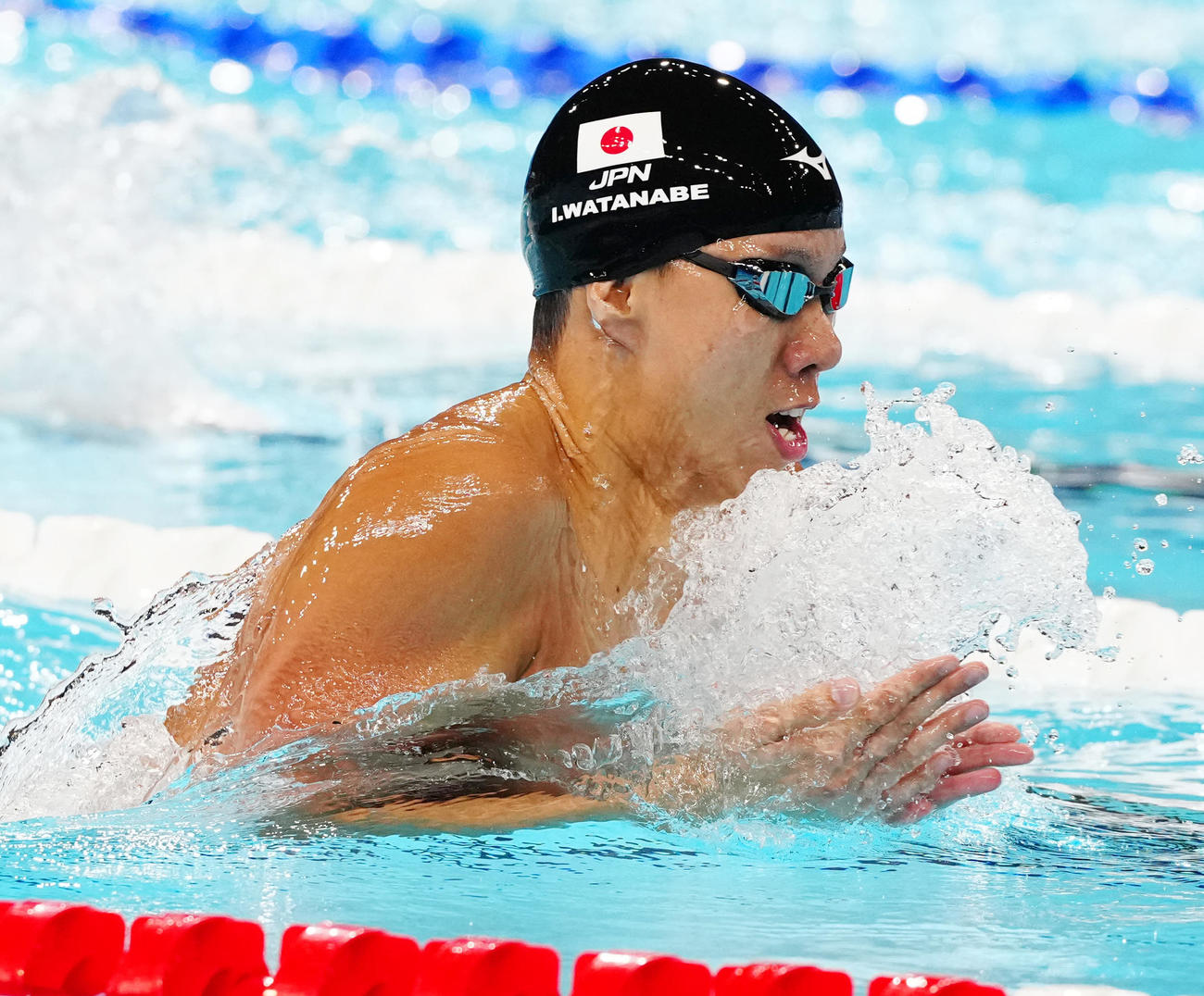 男子平泳ぎ200メートル予選で力泳する渡辺（撮影・江口和貴）