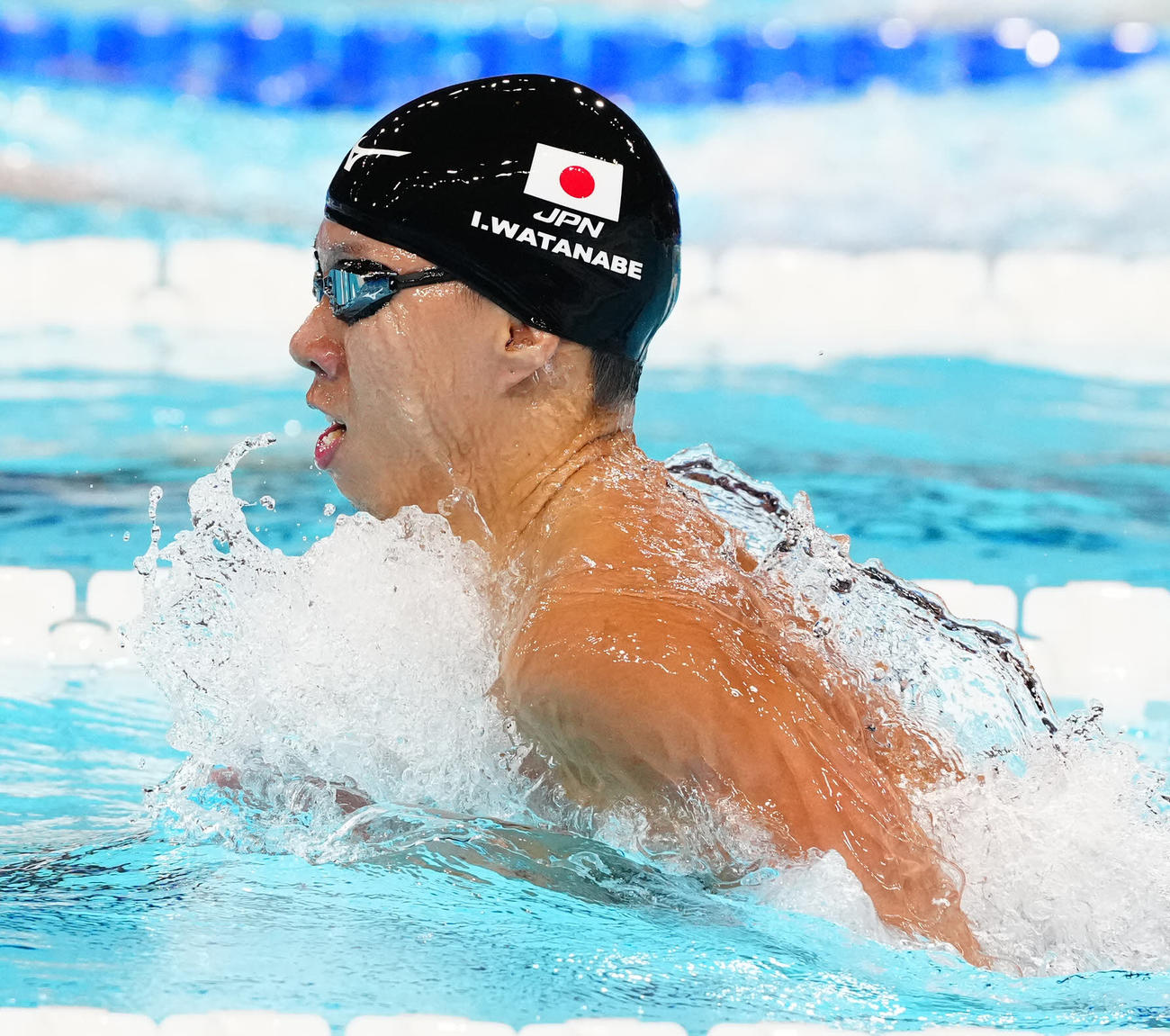 男子平泳ぎ200メートル予選で力泳する渡辺（撮影・江口和貴）