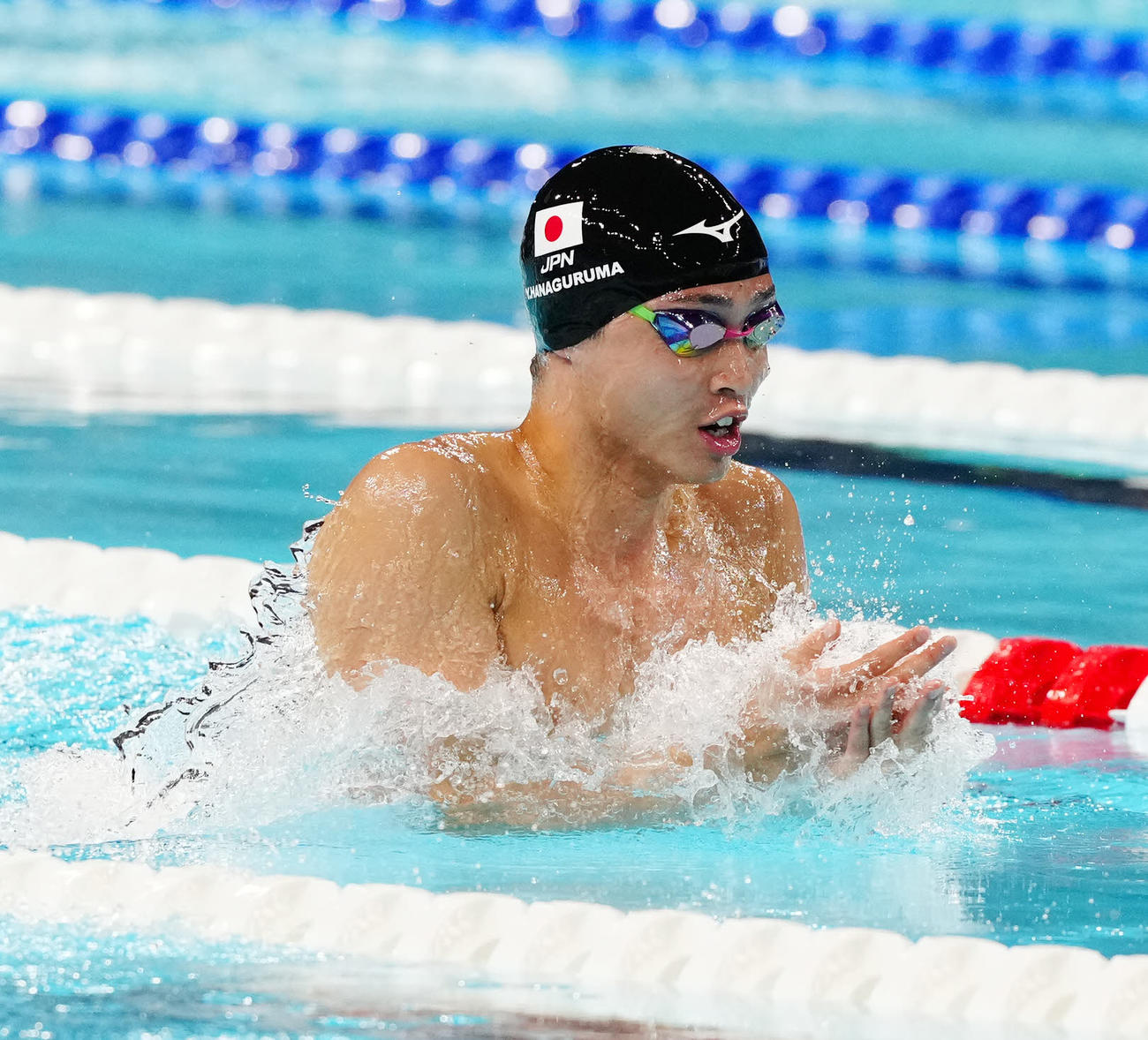 男子平泳ぎ200メートル予選で力泳する花車（撮影・江口和貴）
