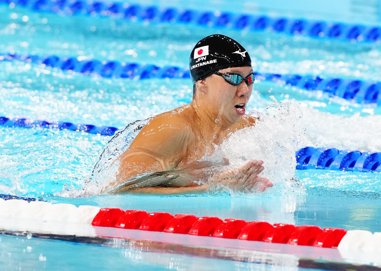 男子平泳ぎ200メートル準決勝で力泳する渡辺（撮影・江口和貴）
