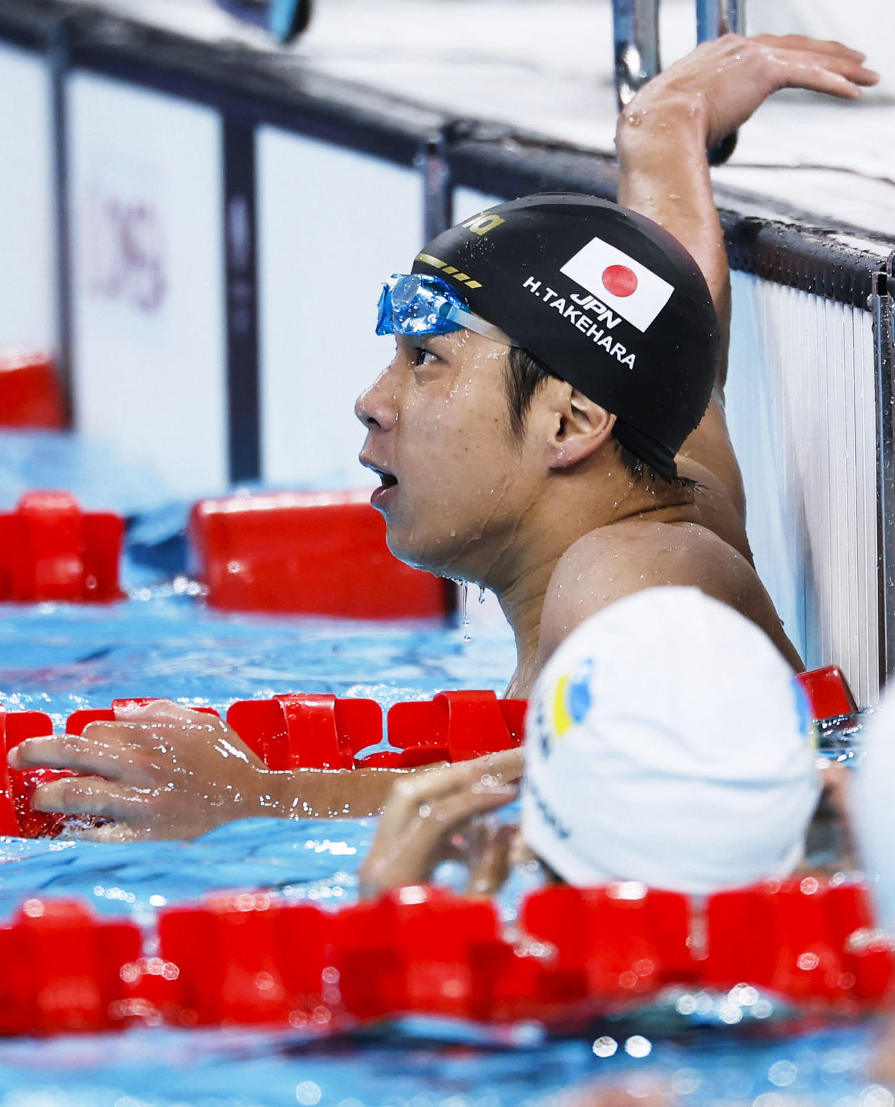 レースを終えタイムを確認する竹原秀一（共同）