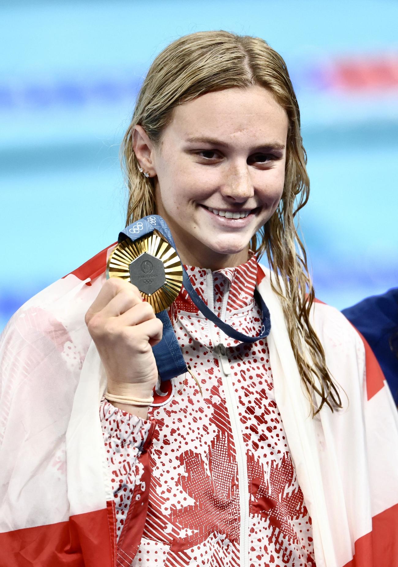 女子200メートルバタフライで金メダルのカナダのサマー・マッキントッシュ（撮影・河田真司）