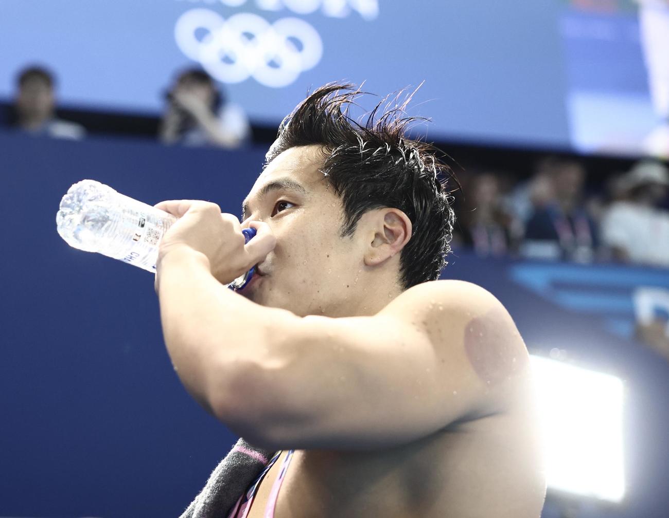 男子200メートル個人メドレー決勝　7位でフィニッシュし引き揚げる瀬戸（撮影・河田真司）
