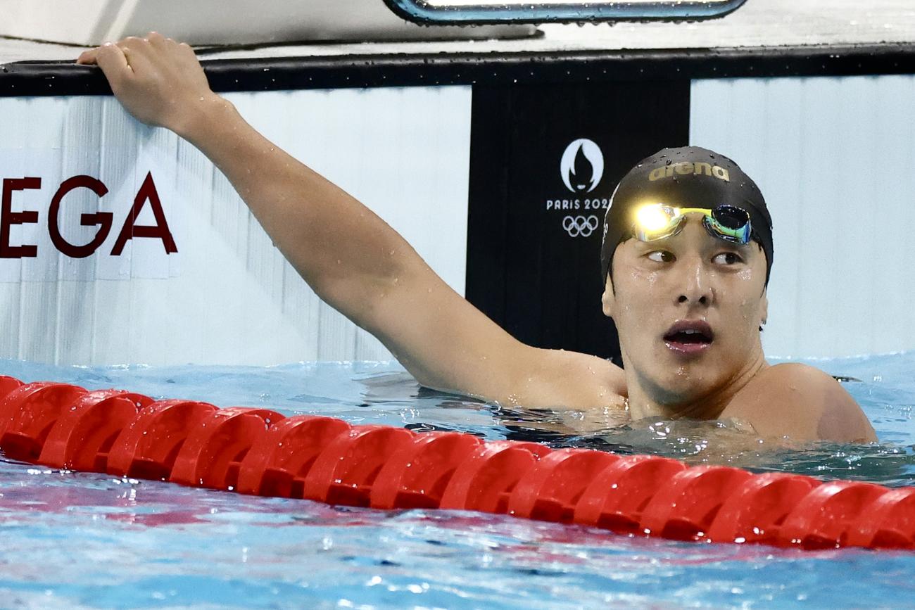 男子200メートル個人メドレー決勝　フィニッシュし電光掲示板を確認する瀬戸（撮影・河田真司）