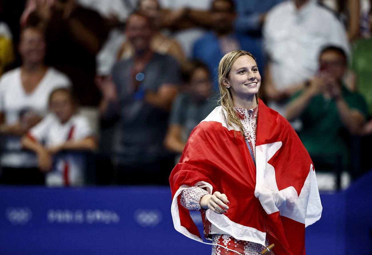 女子200m個人メドレーで優勝し、喜ぶ金メダリストのサマー・マッキントッシュ（ロイター）