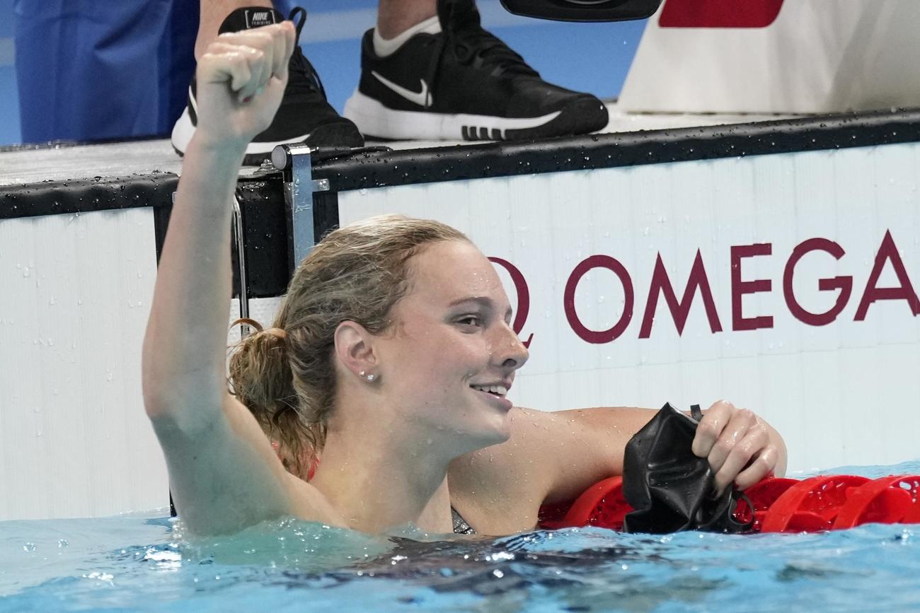 女子400メートル個人メドレー　金メダルを獲得したサマー・マッキントッシュ（AP）（2024年7月29日撮影）