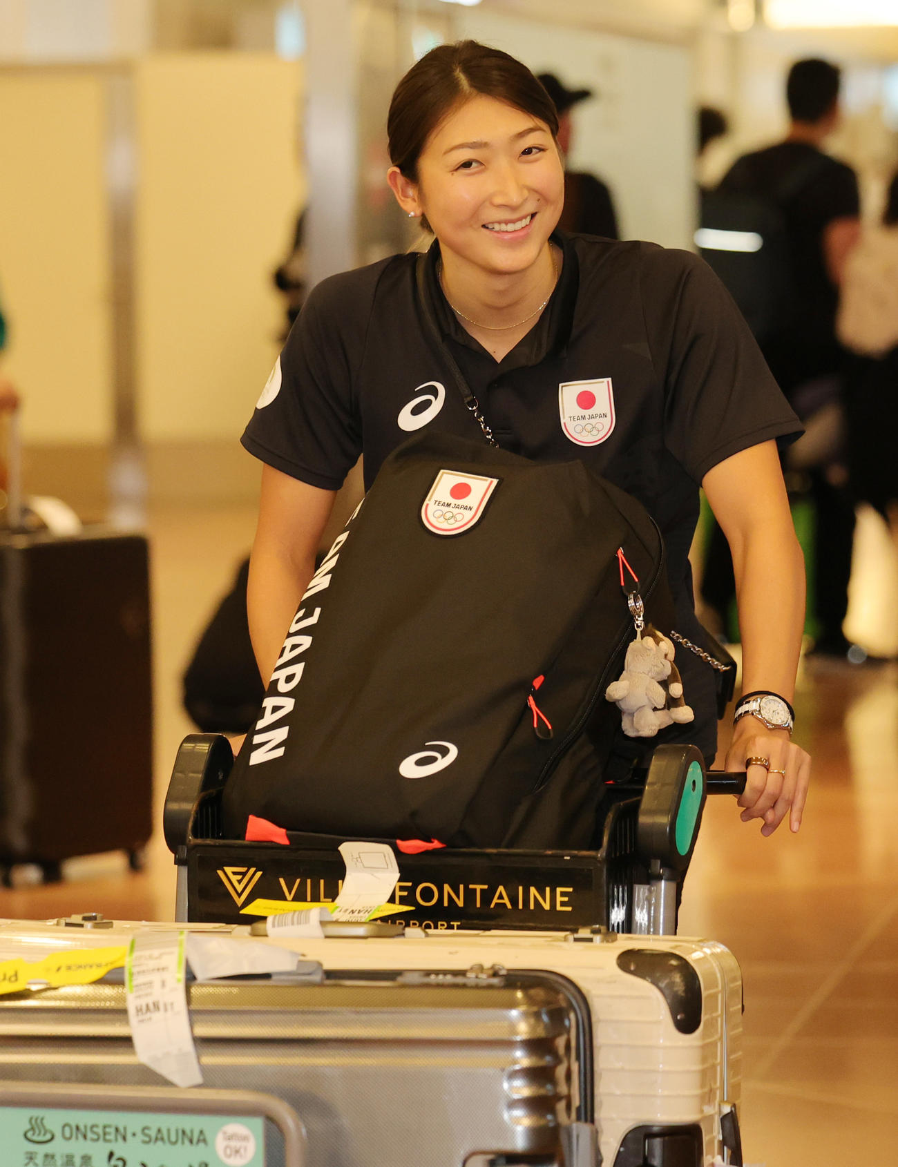 パリ五輪から帰国した競泳の池江（撮影・野上伸悟）
