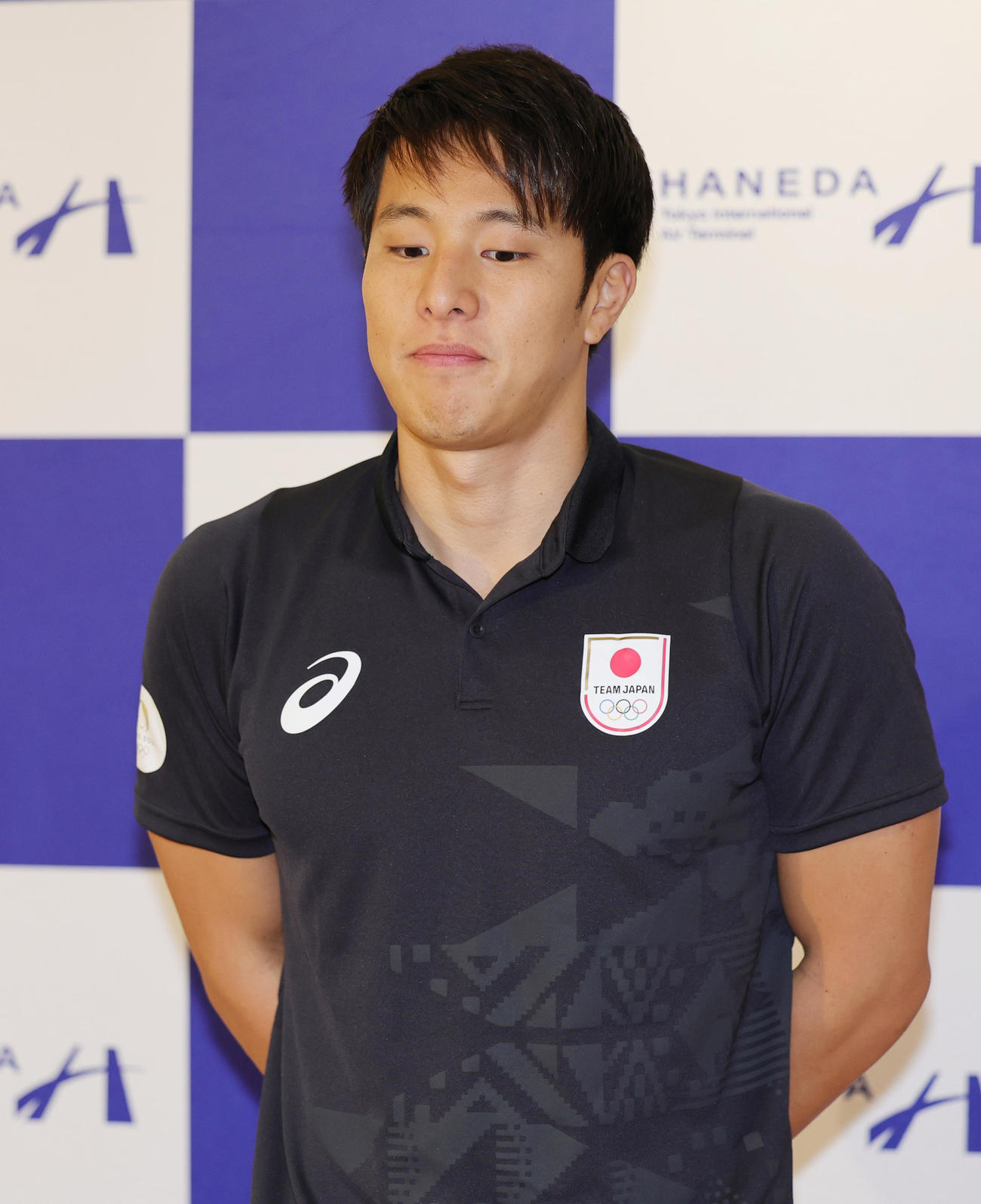 パリ五輪から帰国し会見する競泳の瀬戸（撮影・野上伸悟）