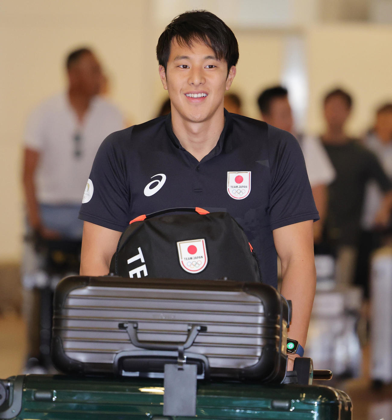パリ五輪から帰国した競泳の瀬戸（撮影・野上伸悟）