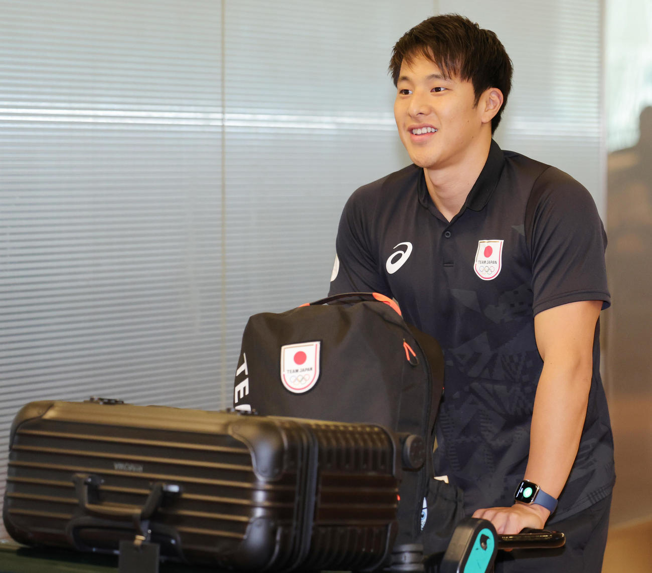 パリ五輪から帰国した競泳の瀬戸（撮影・野上伸悟）