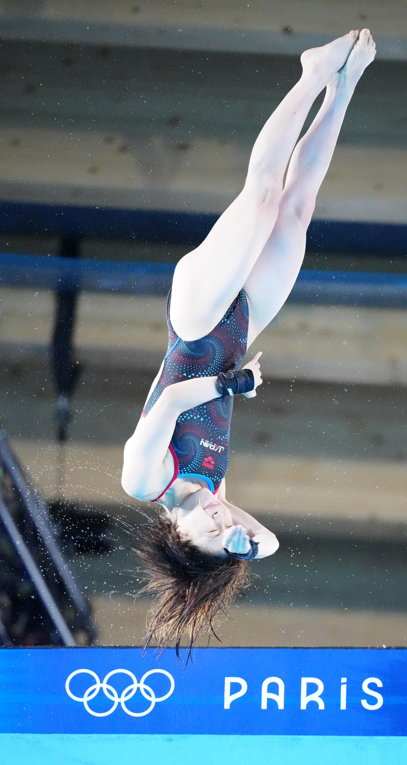 女子10メートル高飛び込み決勝で最終試技に臨む荒井（撮影・江口和貴）