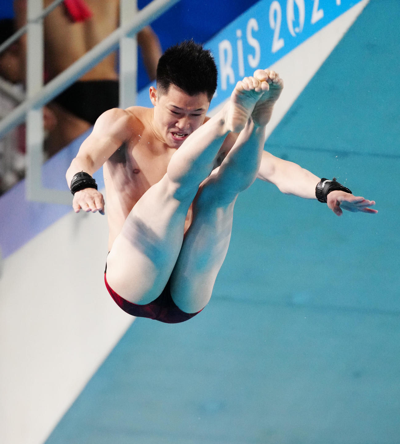 男子高飛び込み決勝で6回目の試技を行う玉井（撮影・江口和貴）
