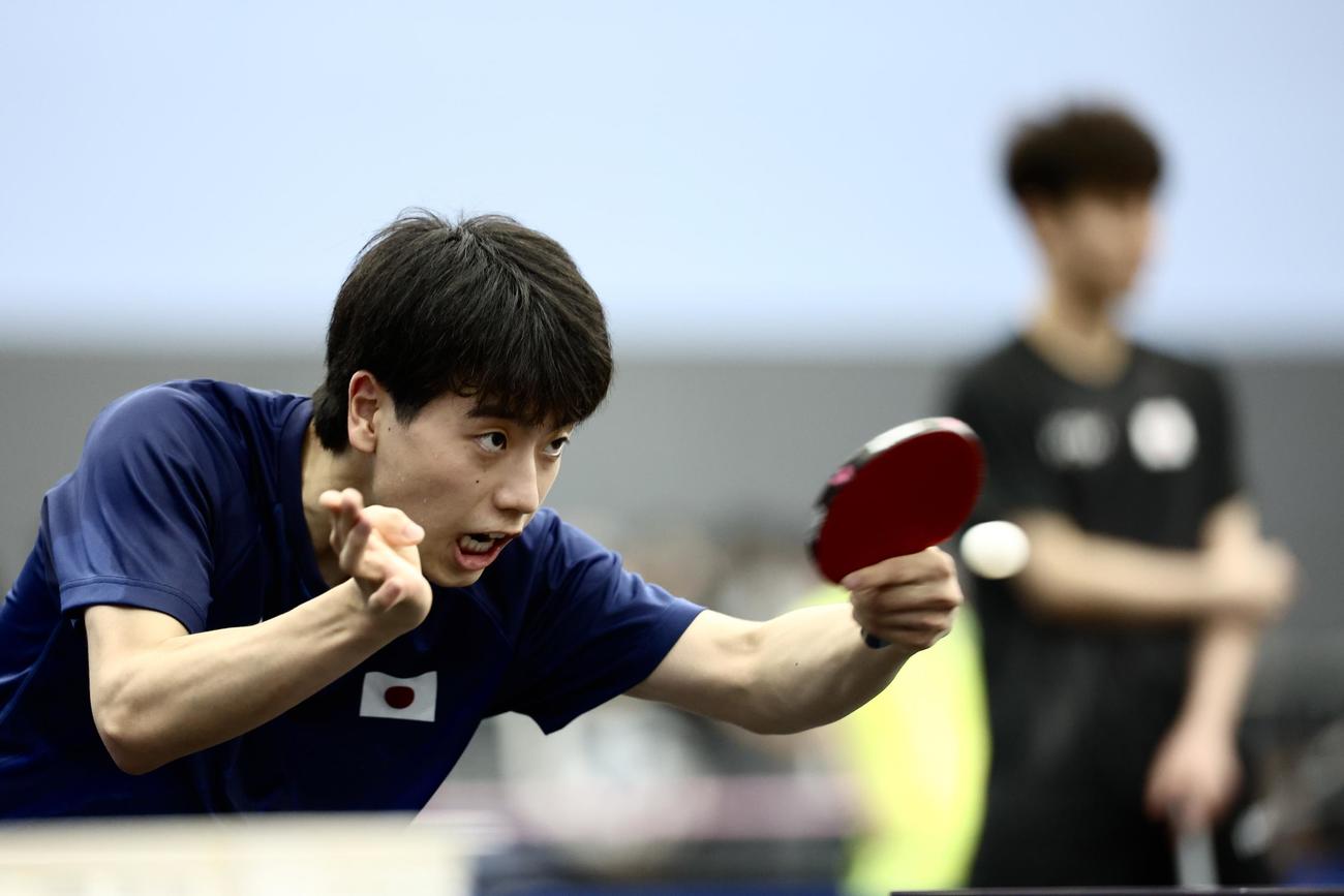 公開練習で汗を流す男子日本代表の篠塚大登（撮影・河田真司）