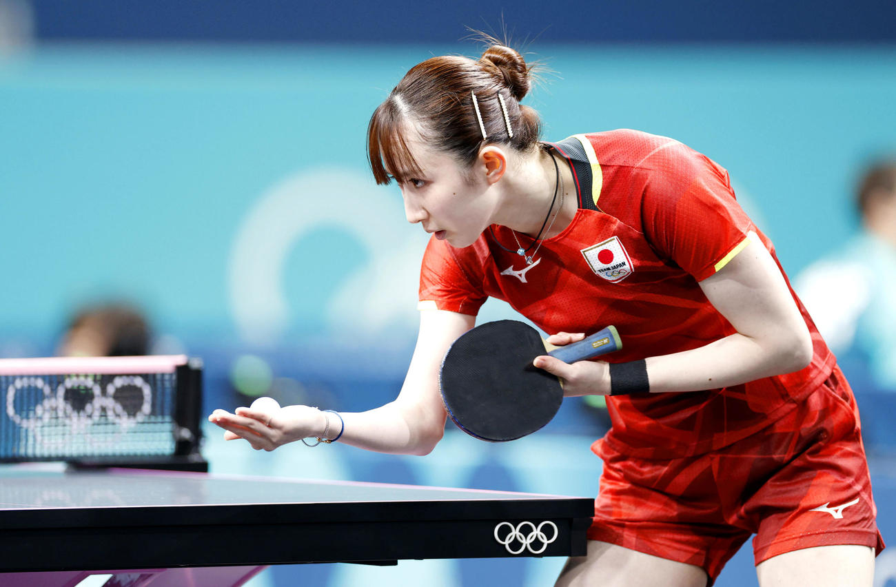 女子シングルス1回戦　イタリア選手と対戦する早田ひな（共同）