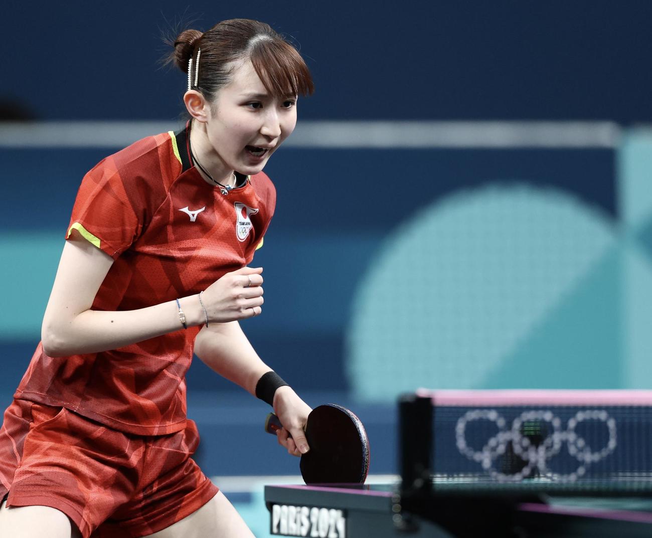 女子シングルス1回戦　ポイントしガッツポーズする早田（撮影・河田真司）