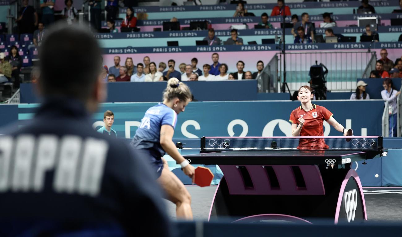 女子シングルス1回戦　ポイントしガッツポーズする早田（撮影・河田真司）