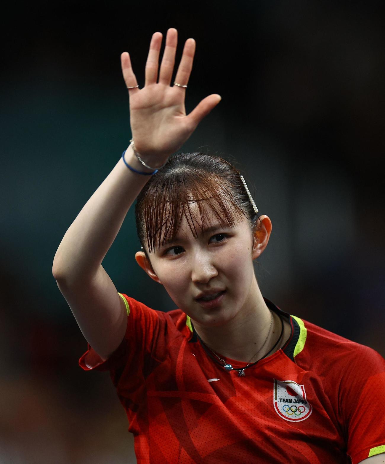 女子シングルス3回戦　笑顔を見せる早田ひな（ロイター）