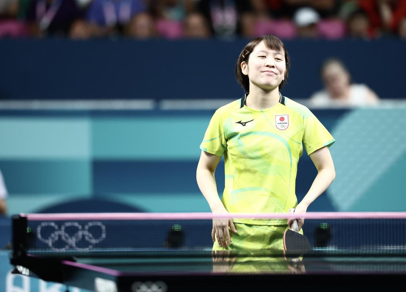 女子シングルス準々決勝　第1セット、ポイントを許す平野（撮影・河田真司）