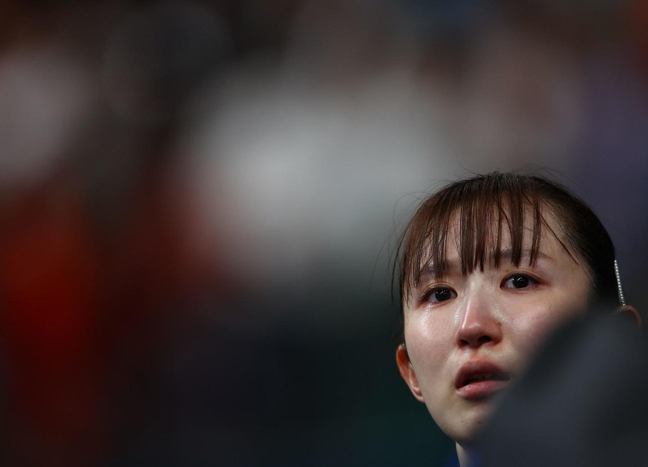 女子シングルス準決勝で敗れ涙を流す早田ひな（ロイター）