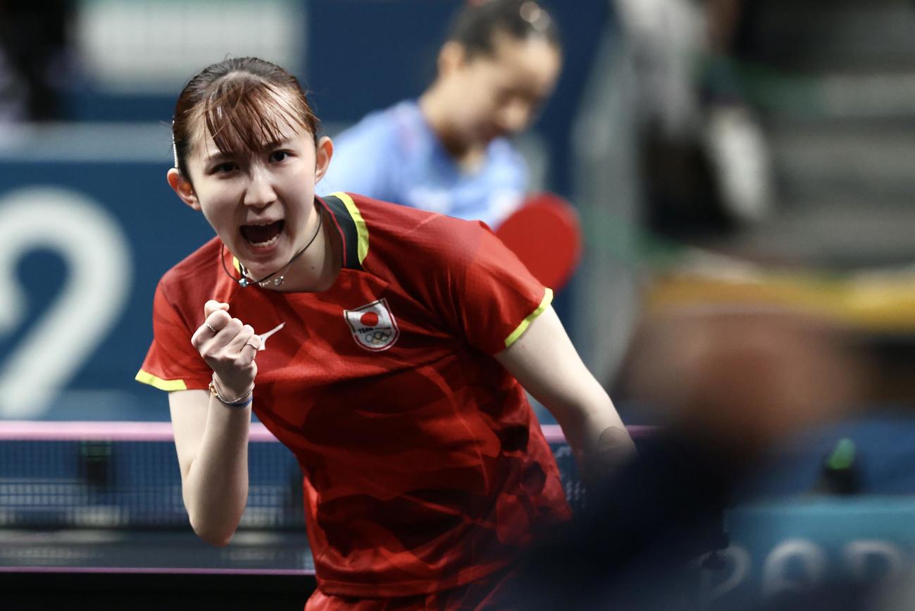女子シングルス3位決定戦　第1S、ポイントする早田（撮影・河田真司）