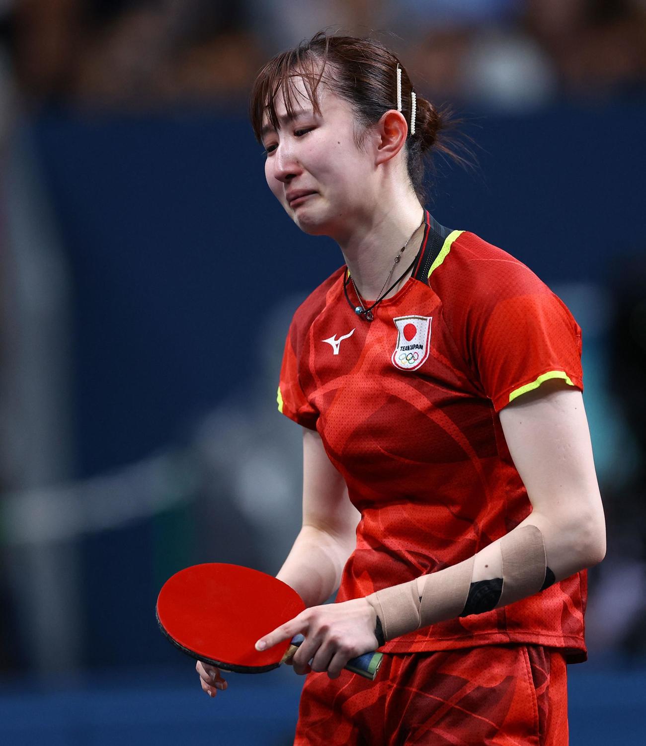 女子シングルス3位決定戦　銅メダルを獲得し涙を見せる早田ひな（ロイター）