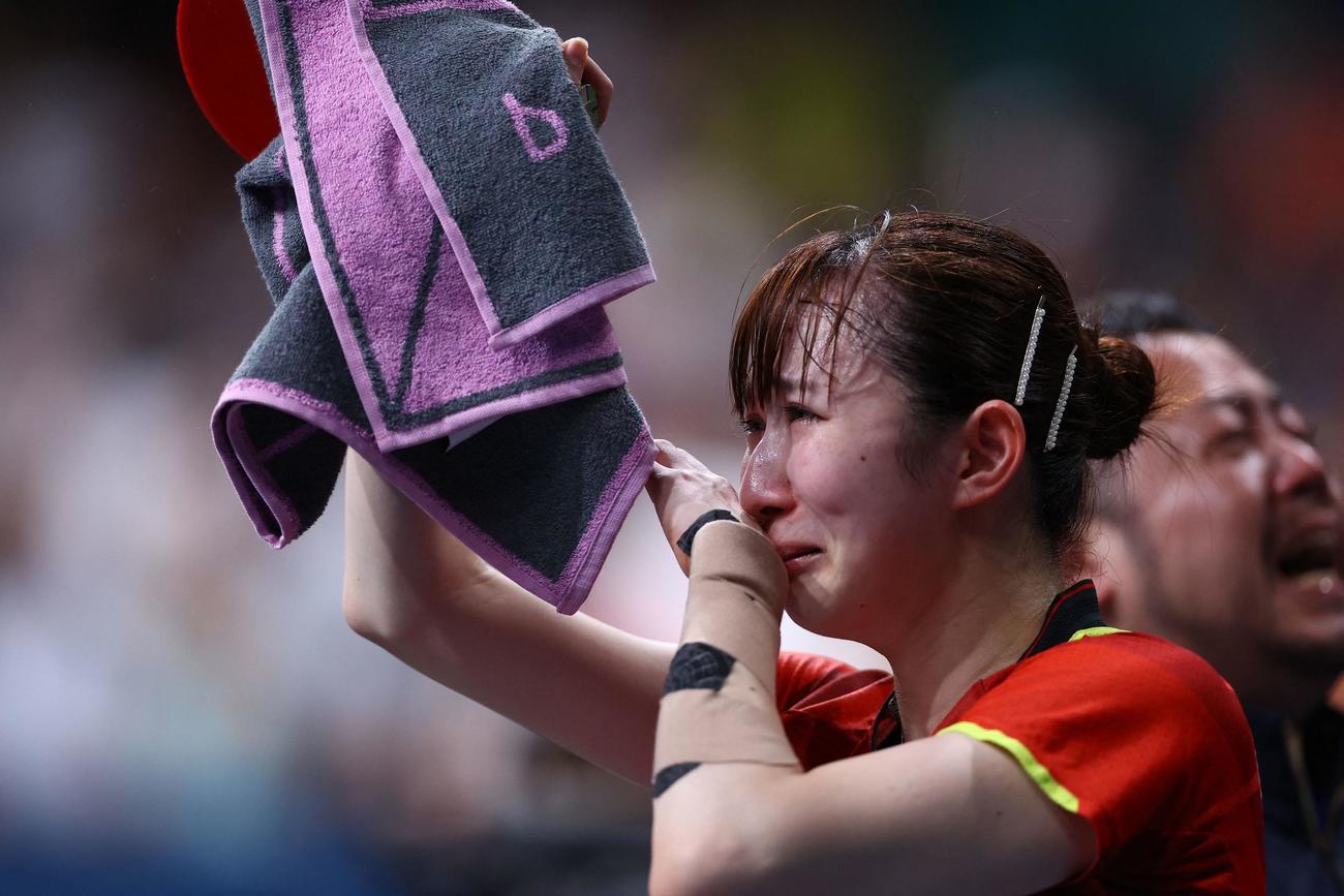 女子シングルス3位決定戦　銅メダルを獲得し号泣する早田ひな（ロイター）