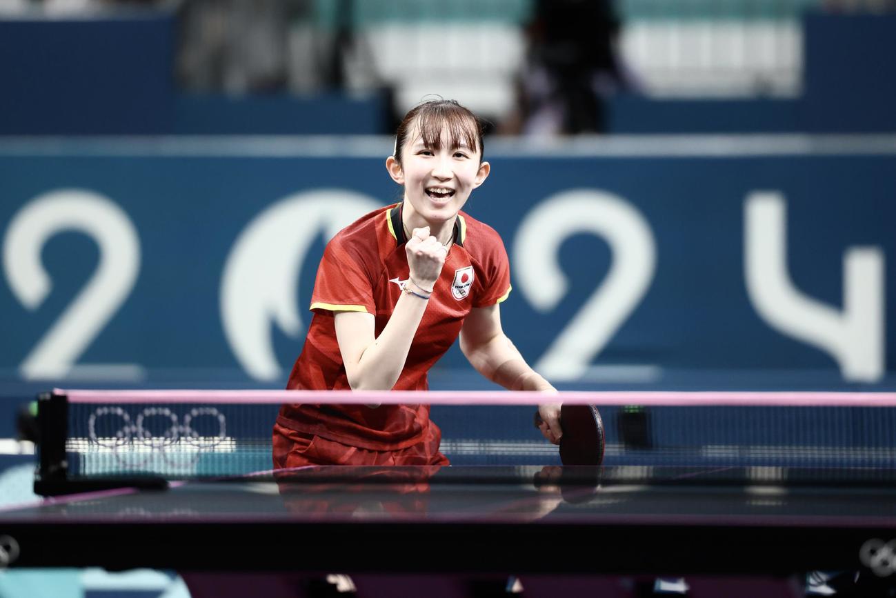 女子シングルス3位決定戦　第2S、ポイントする早田（撮影・河田真司）
