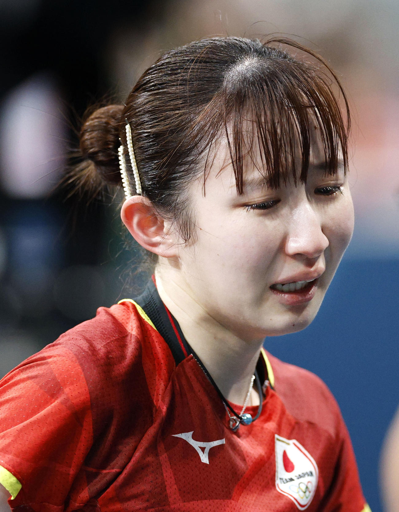 女子シングルスで銅メダル獲得を決め、感極まる早田ひな（共同）