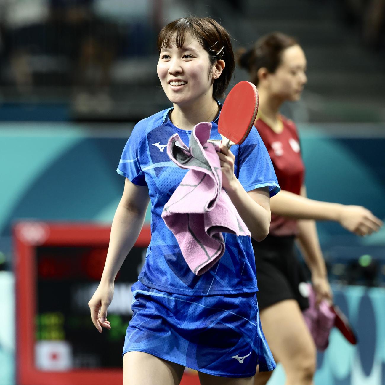 女子団体準決勝　シングルス2で勝利する平野（撮影・河田真司）
