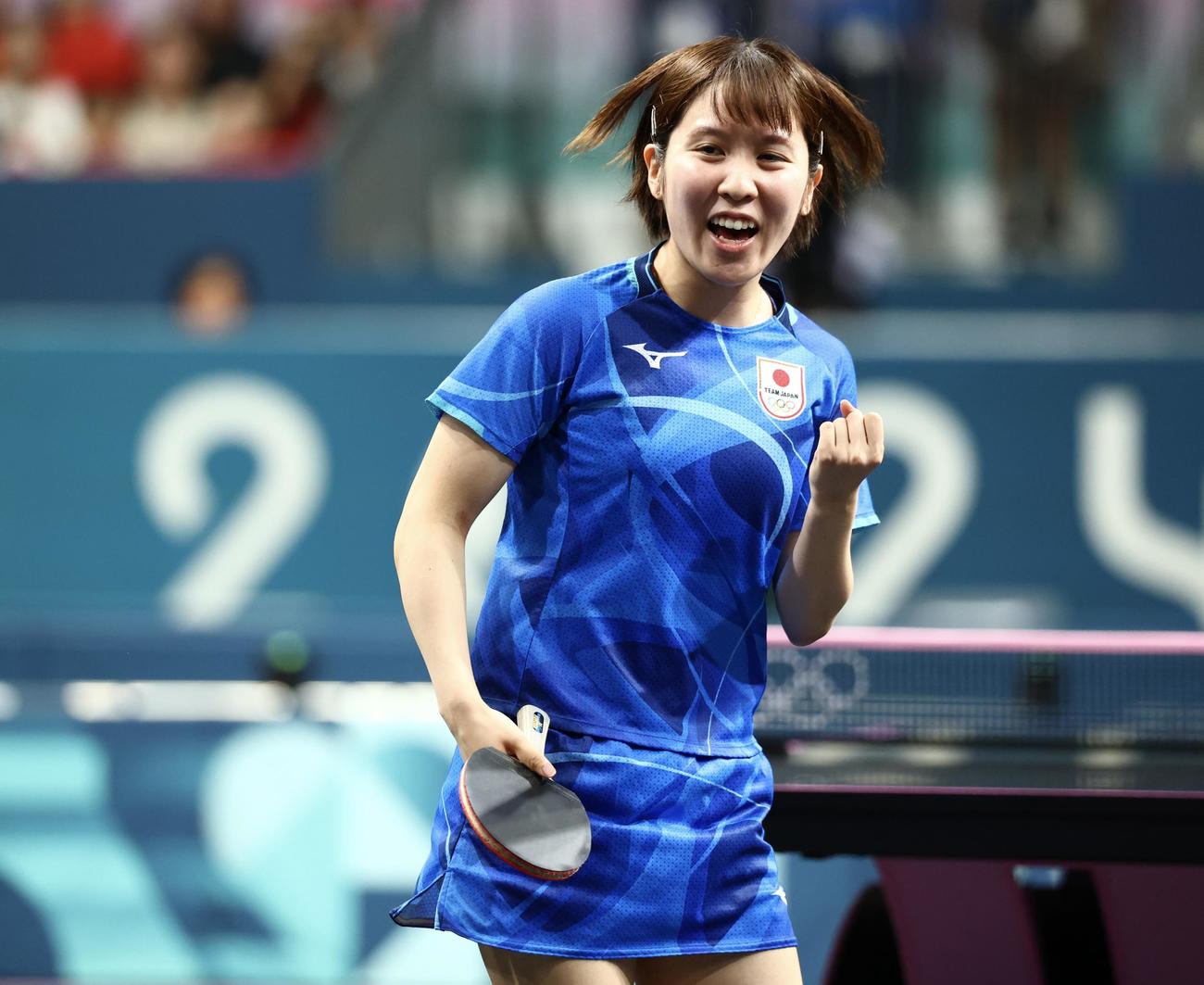女子団体決勝　日本対中国　第1S、ポイントする平野（撮影・河田真司）