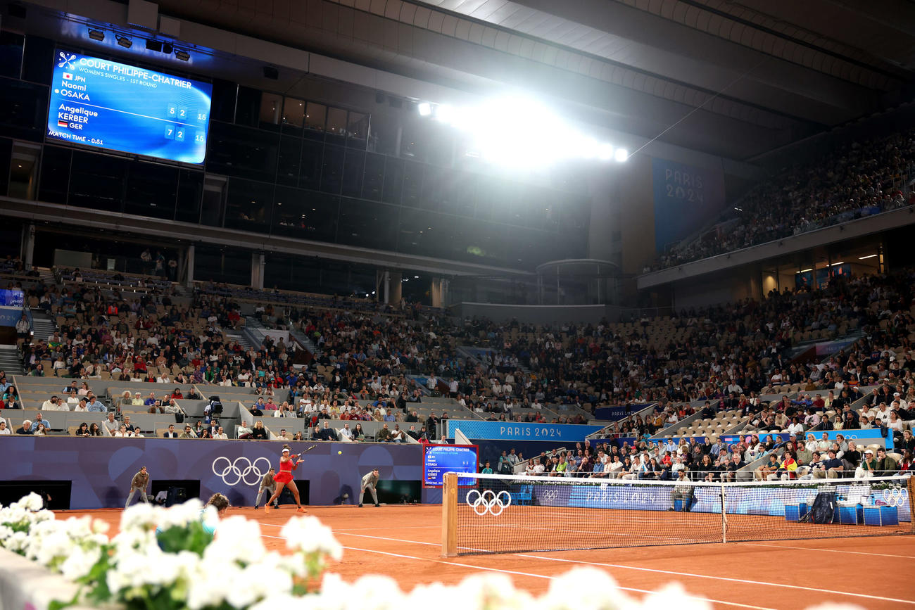 女子シングルス1回戦　大坂の試合を見守るギャラリー（撮影・河田真司）