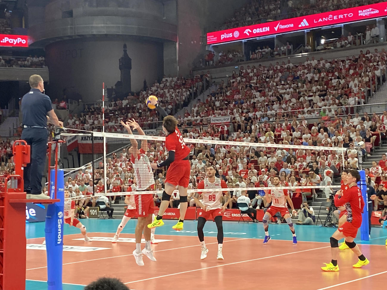 ポーランドとの練習試合に臨む男子代表（C）JVA